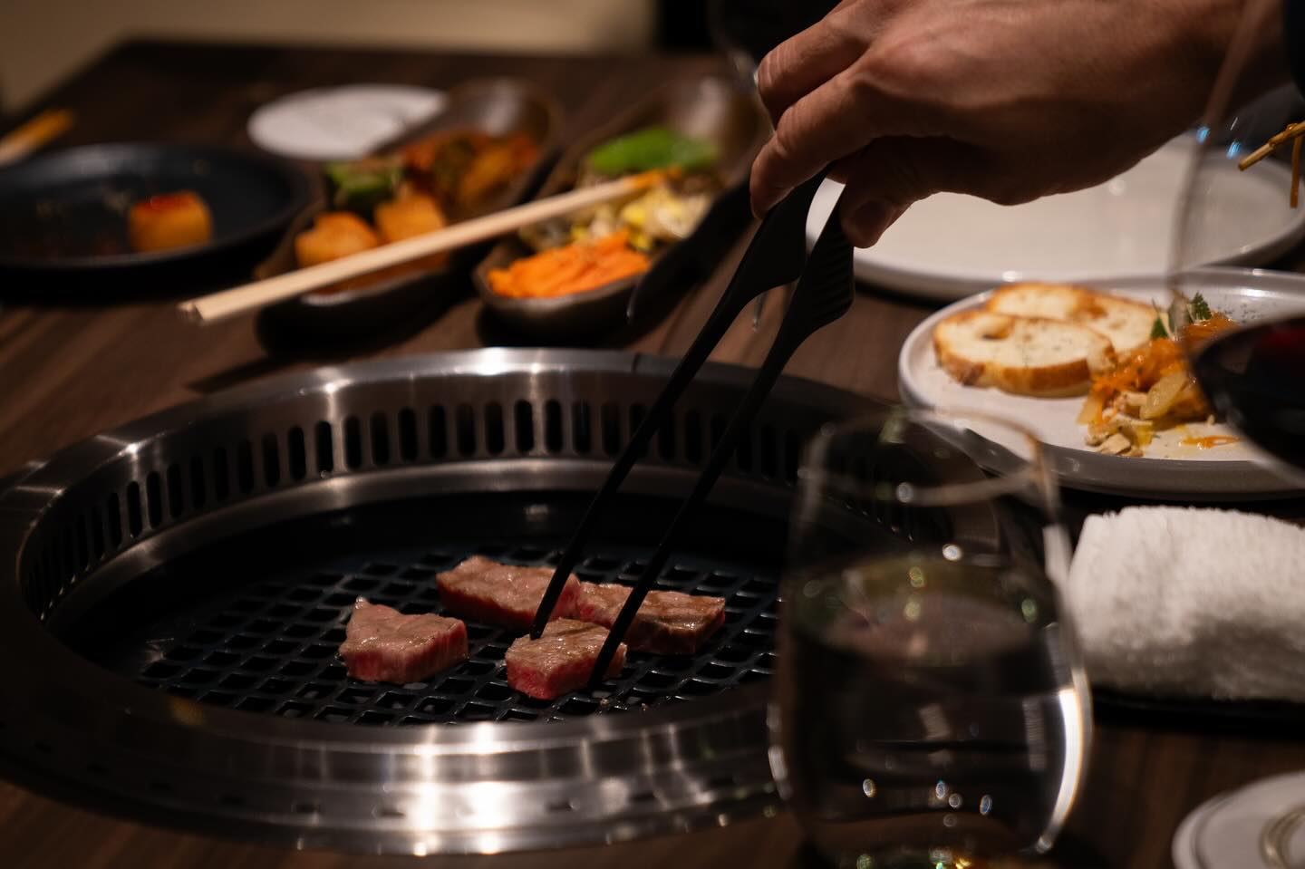 目の前で焼き上げる和牛